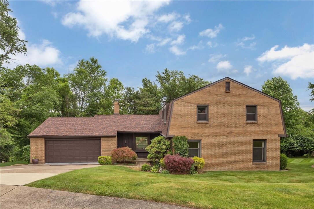 Property Photo:  124 Windsor Court  PA 15146 