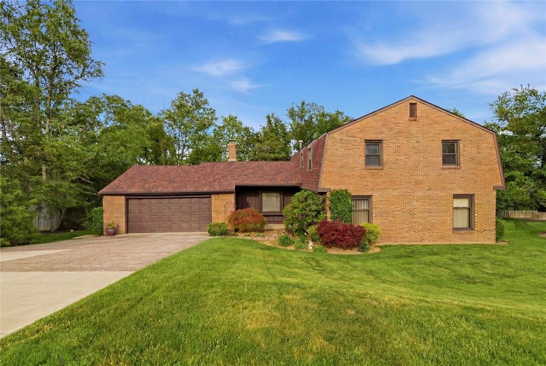 Property Photo: 124 Windsor Court PA 15146