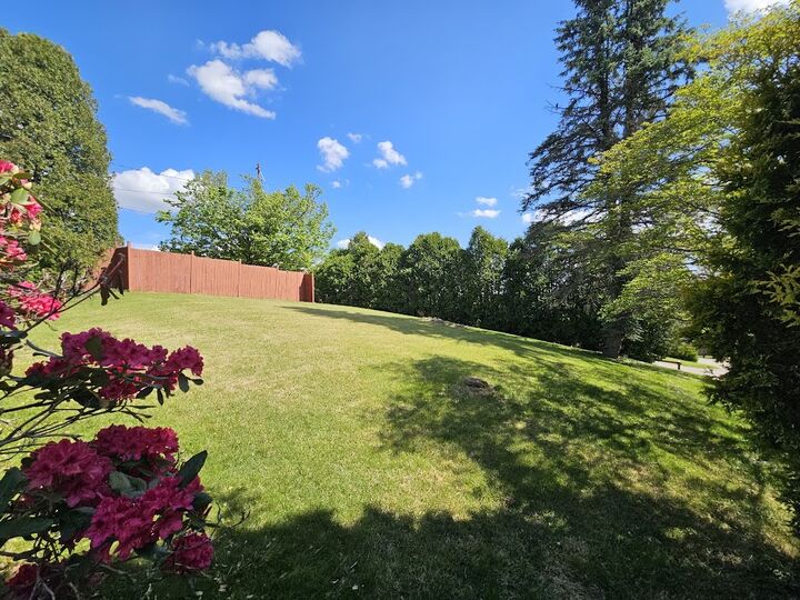 Property Photo: 200 Lookout Dr PA 15071