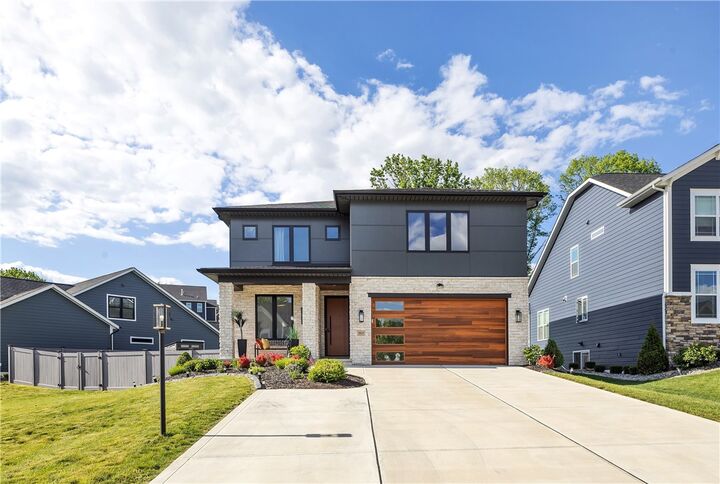 Property Photo: 1048 Honey Locust Dr PA 15644