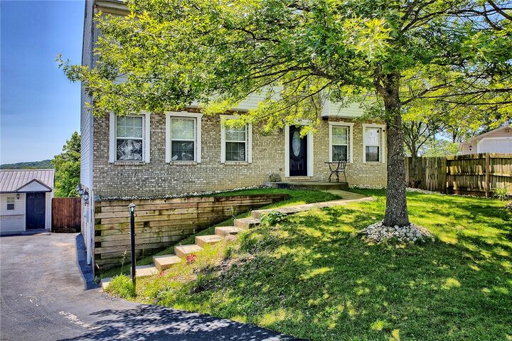 Property Photo: 415 Crossbow Dr PA 15672