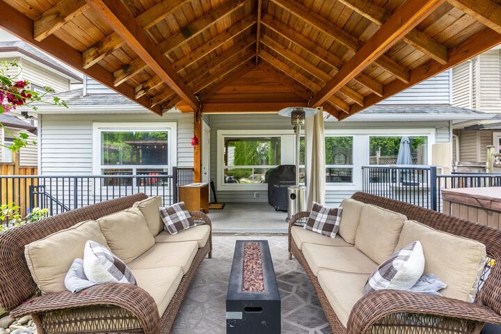 20371 98A Avenue — photo 1