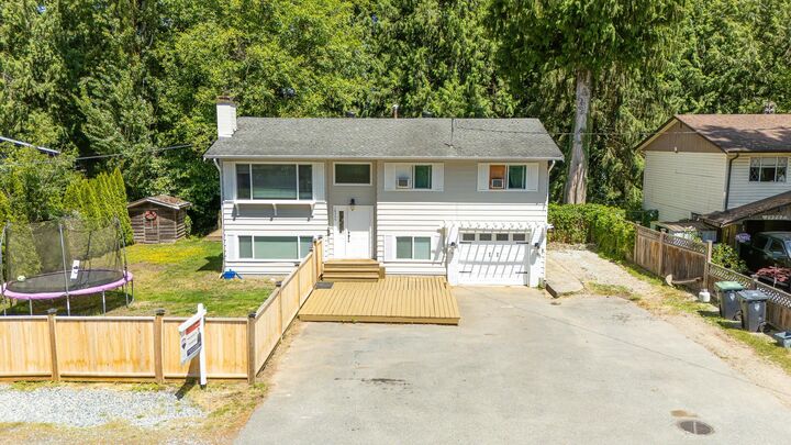 Property Photo: 19745 38A Avenue BC V3A 4W7