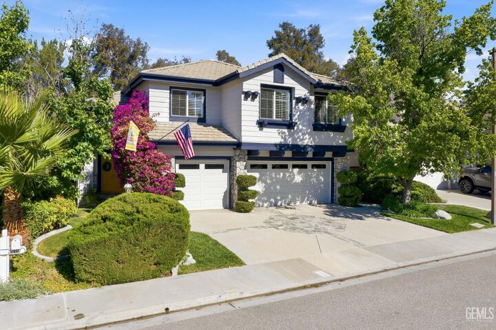 Property Photo: 27407 Whitefield Place CA 91354