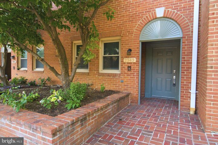 Property Photo:  2343 9th Street S  VA 22204 