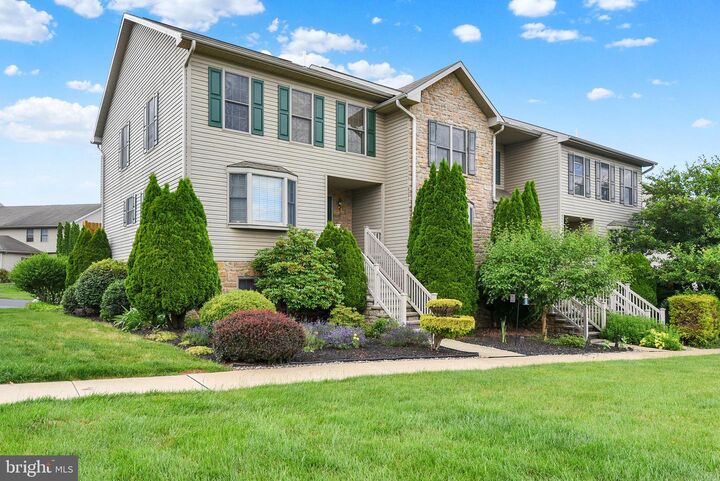 Property Photo: 925 Woodridge Drive PA 17057