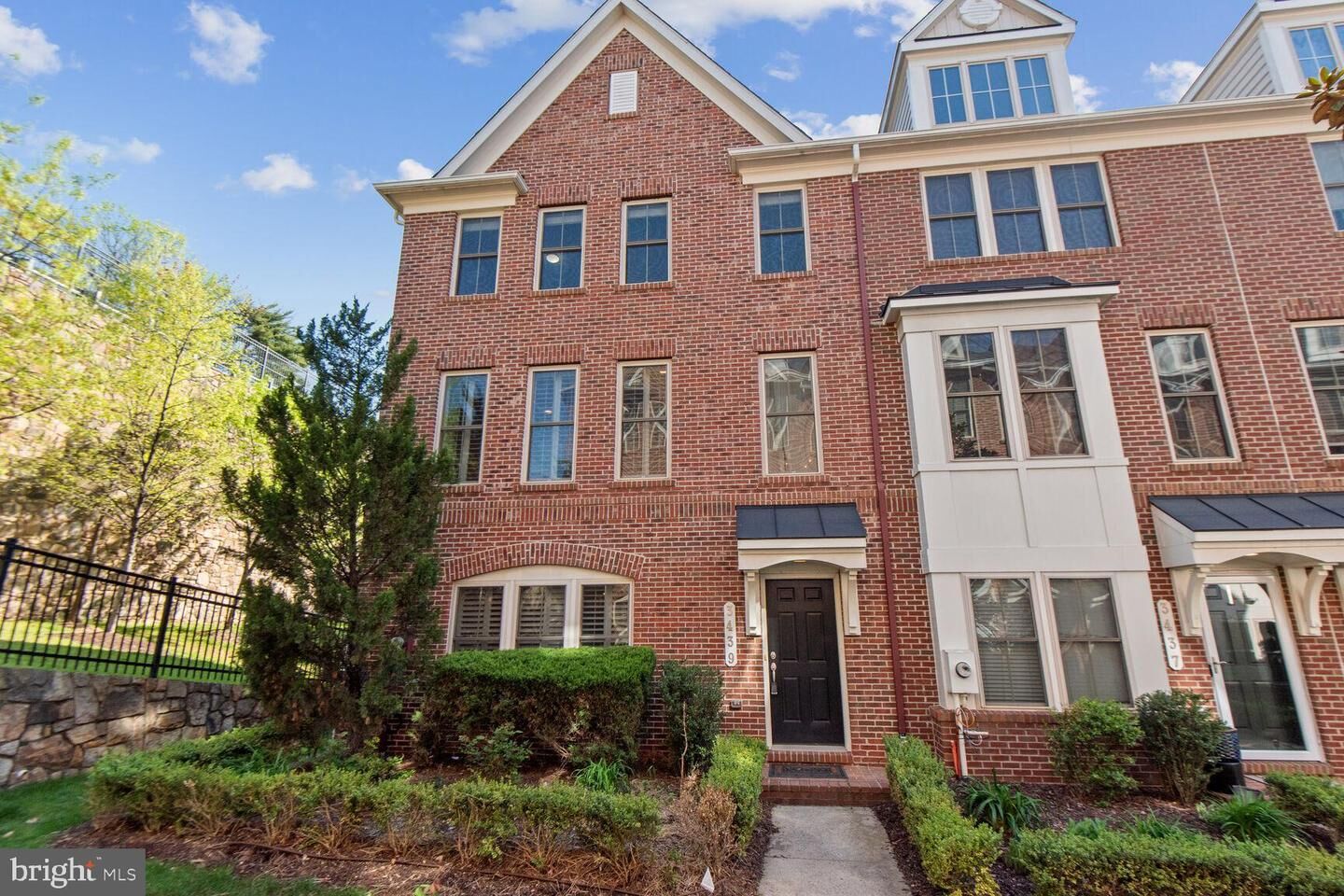 Property Photo:  3439 S Kemper Road  VA 22206 