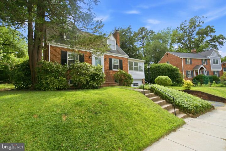 Property Photo:  986 N Powhatan Street  VA 22205 