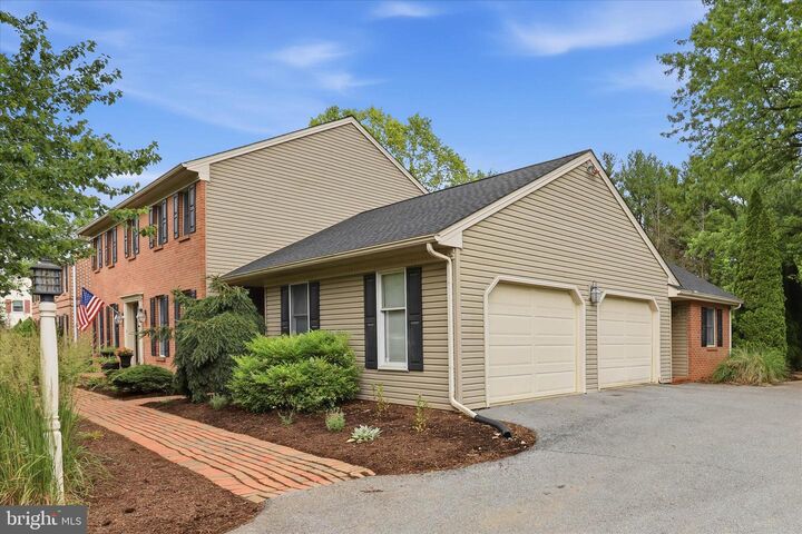Property Photo:  2429 Fruitville Pike  PA 17601 