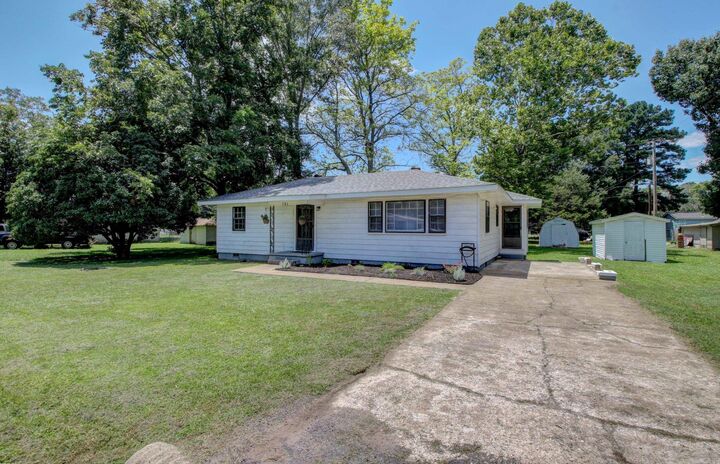 Property Photo: 721 Fairview St AR 72034