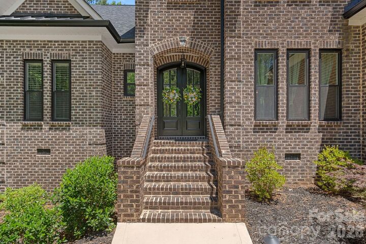 Property Photo:  156 Crooked Branch Way  NC 28166 