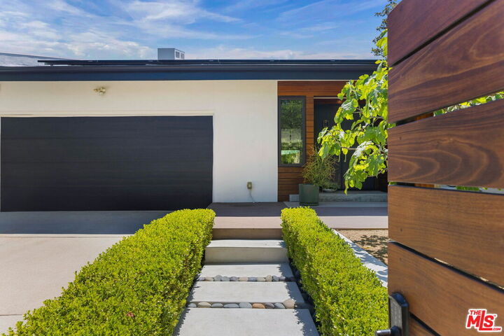 Property Photo:  4426 Irvine Ave  CA 91602 
