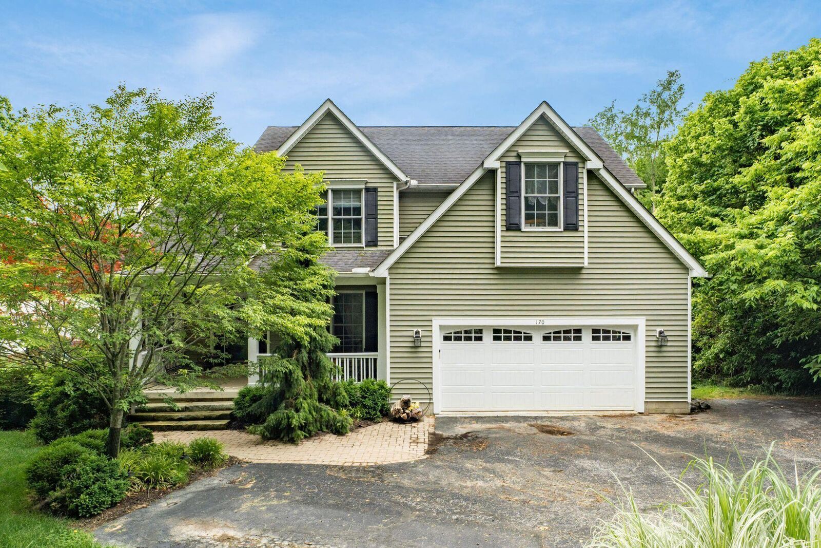 Property Photo: 170 Rose Drive OH 43023