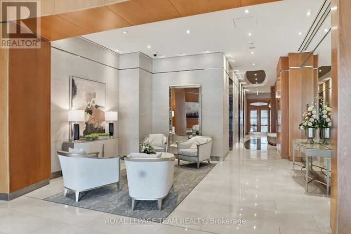 Property Photo:  38 Metropole Private 504  ON K1Z 1E9 