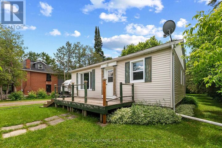 Property Photo:  30 Poole Street  ON K7S 1J2 