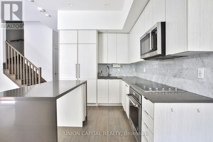 Property Photo:  38 Iannuzzi Street Th03  ON M5V 0S2 