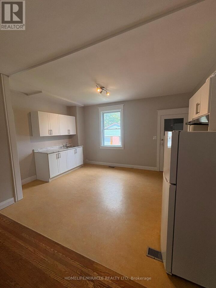 Property Photo:  66 Belvidere Avenue  ON M6C 1P6 