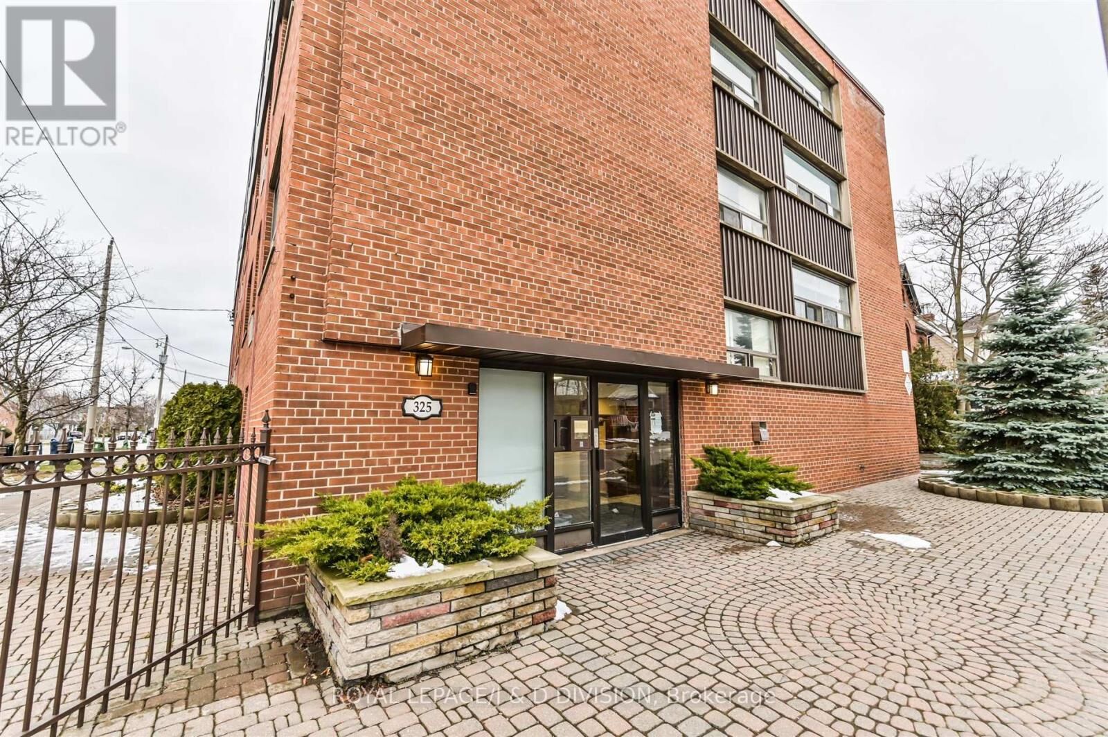 Property Photo:  325 Sammon Avenue 204  ON M4J 2A1 