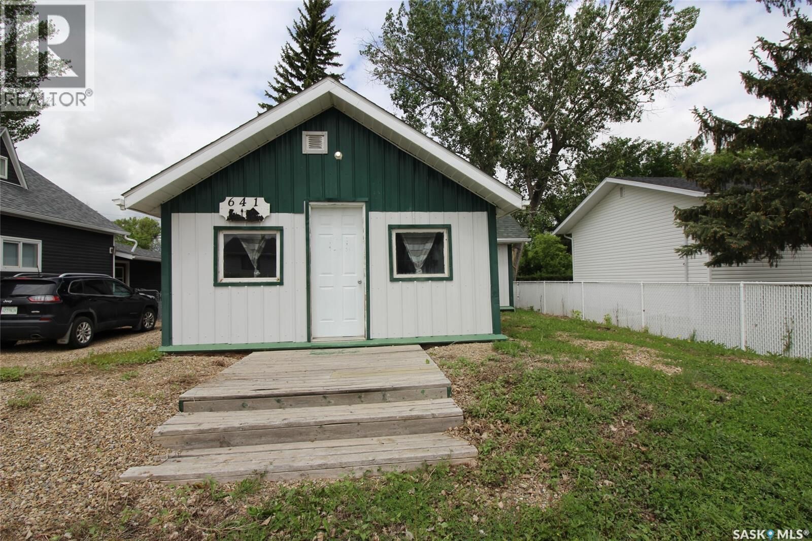 Property Photo: 641 Railway Avenue SK S0N 0T0