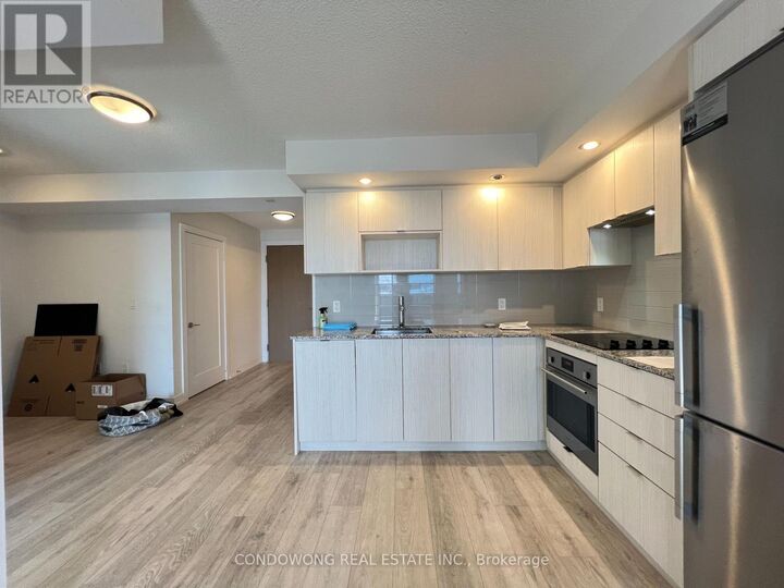 Property Photo: 225 Village Green Square 1905 ON M1S 0N4