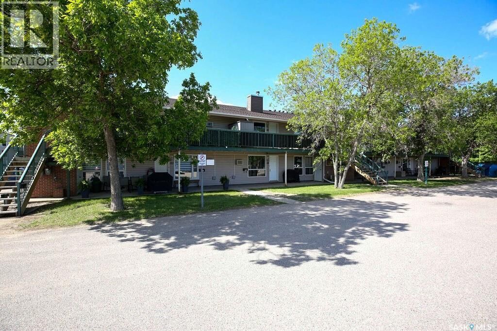 Property Photo:  208 Gore Place  SK S4T 7S4 