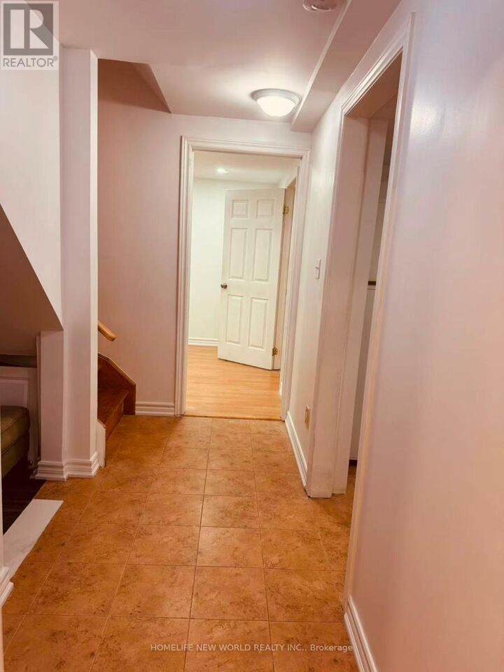 Property Photo: 199 Hillcrest Lower Avenue 10 ON L5B 4L5