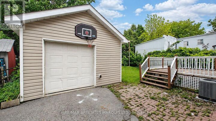 Property Photo: 334 Prince Arthur Street ON K6H 4N9