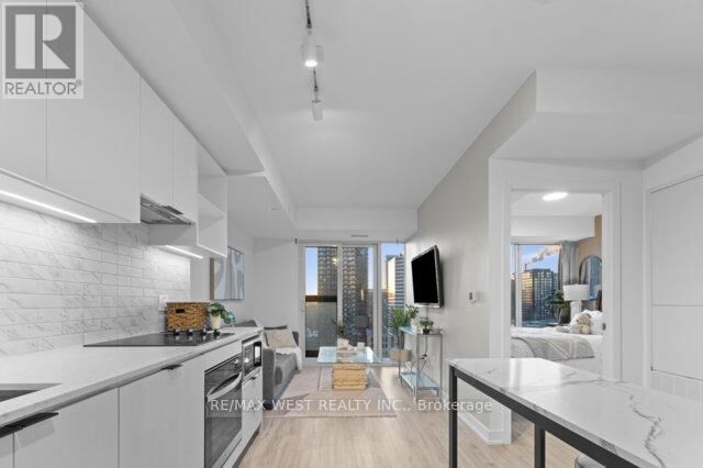 Property Photo:  252 Church Street 2616  ON M5B 0E6 