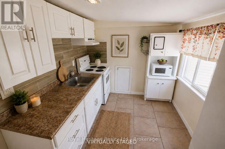 Property Photo:  