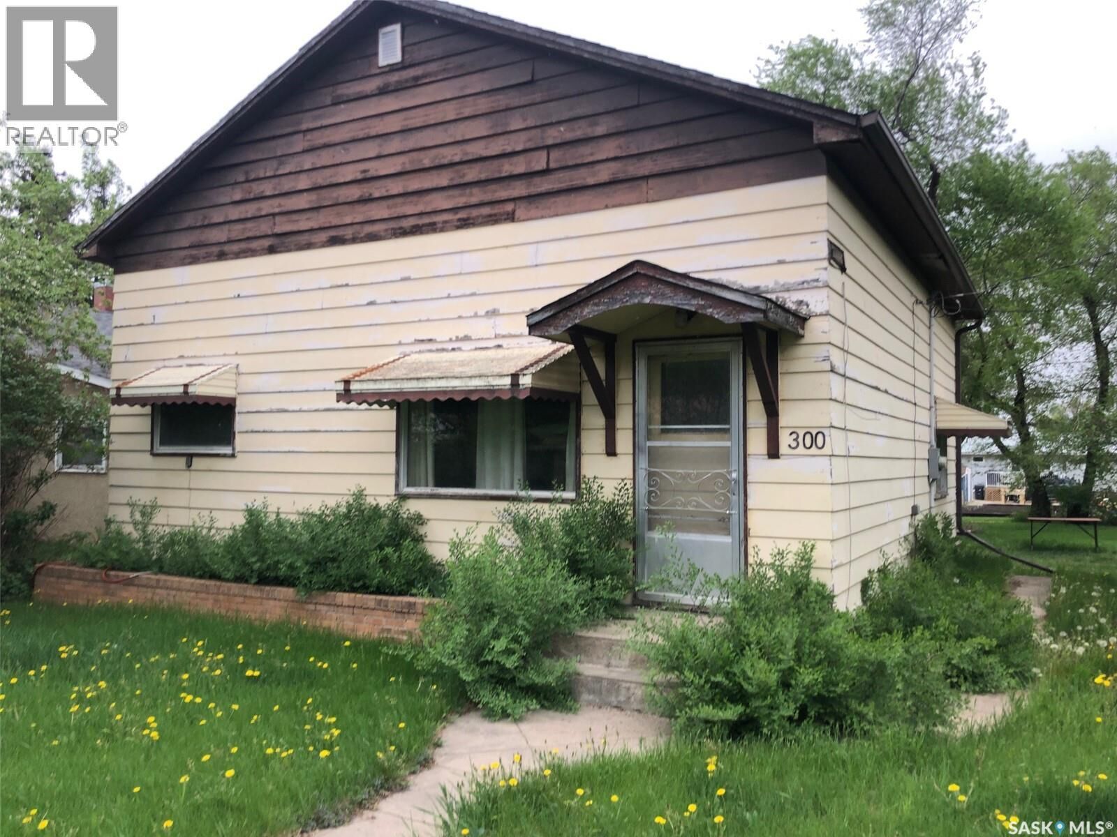 Property Photo:  300 Durham Street  SK S0A 4A0 