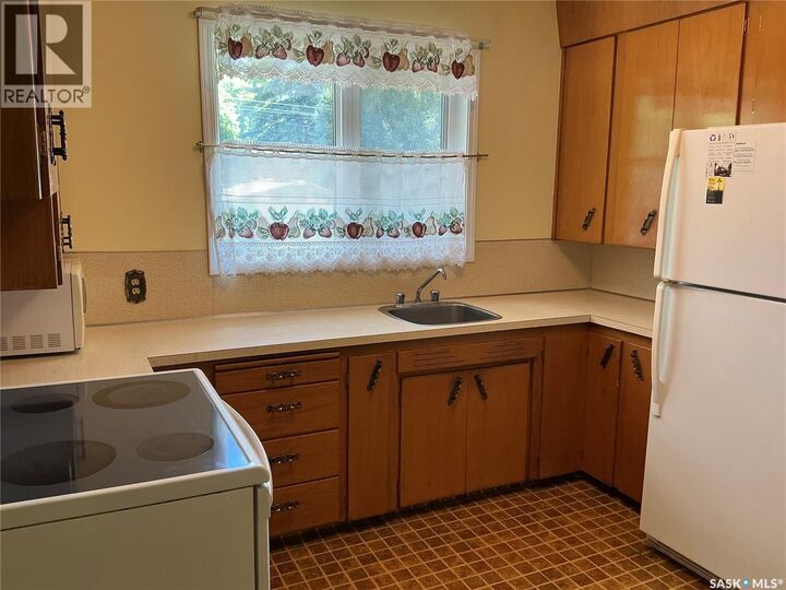 Property Photo:  310 Vancouver Avenue S  SK S7M 3N1 