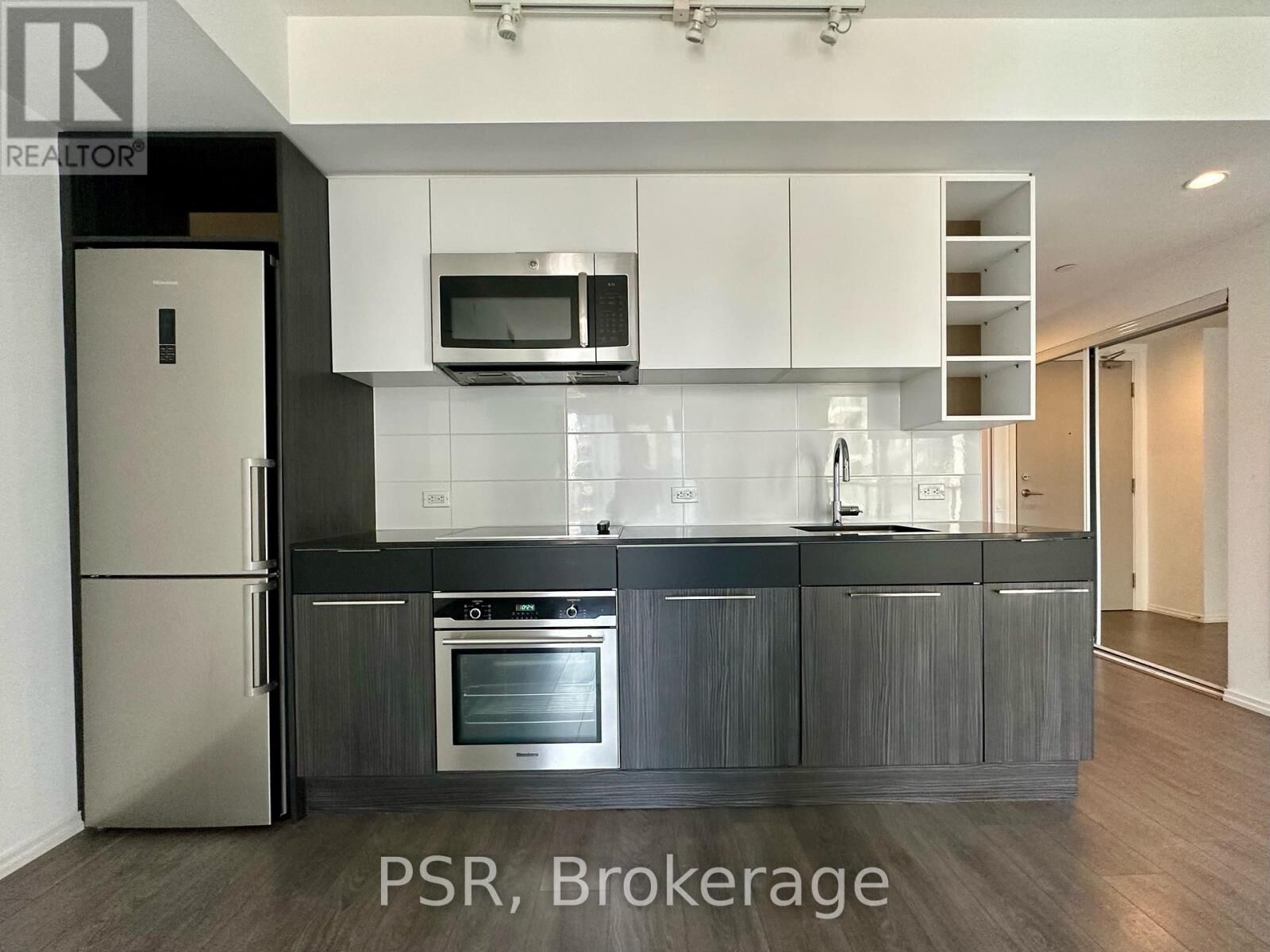 Property Photo: 68 Shuter Street 1603 ON M6B 0B4