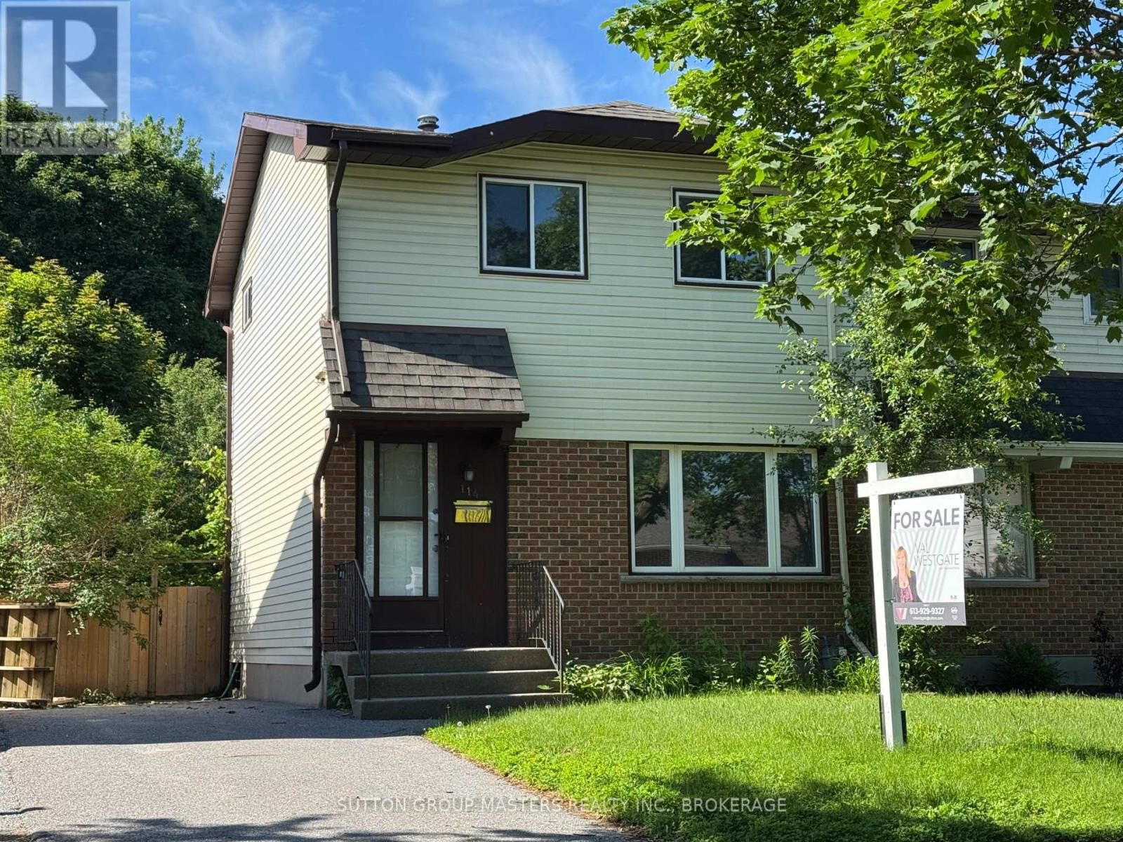 Property Photo:  114 Wycliffe Crescent  ON K7K 6B4 