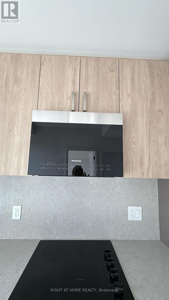 Property Photo: 280 Dundas Street West 1706 ON M5T 1V4