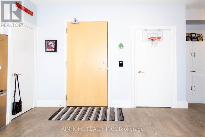 Property Photo: 30 Roehampton Avenue 2101 ON M4P 1R2