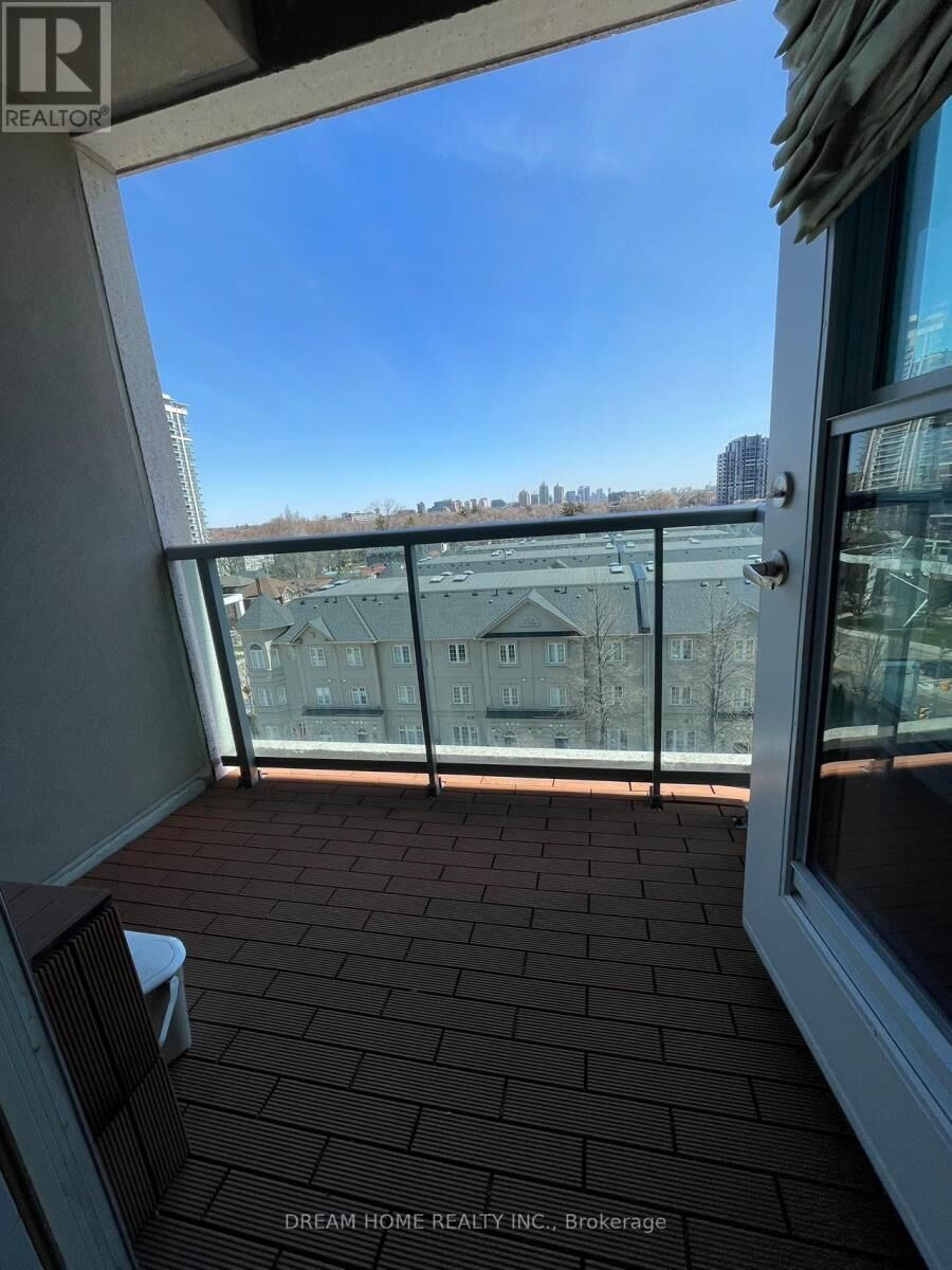 Property Photo:  19 Avondale Avenue Uph14  ON M2N 0A6 