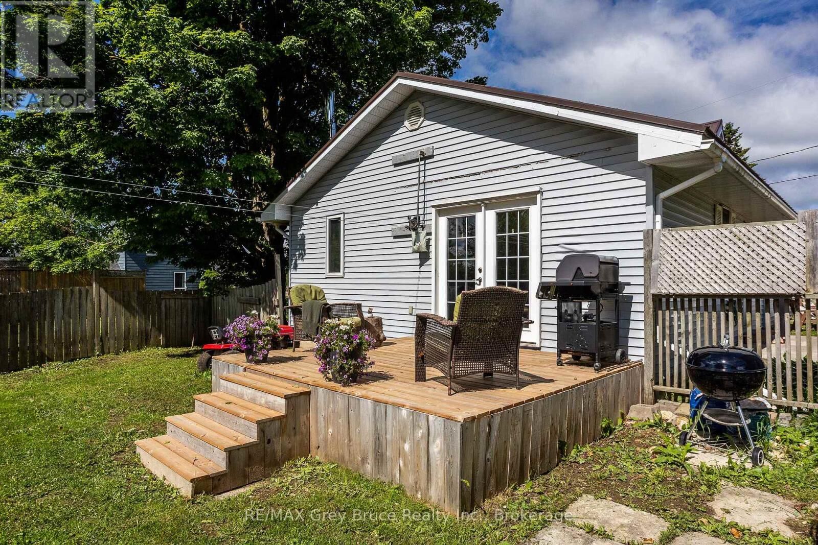 Property Photo:  160 Grey Street West  ON N0C 1B0 