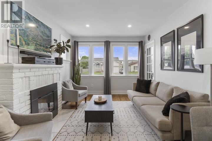 Property Photo: 1503 Walsh St E ON P7E 4V6
