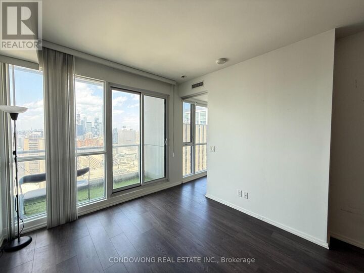 Property Photo:  70 Temperance Street 3917  ON M5H 4E8 