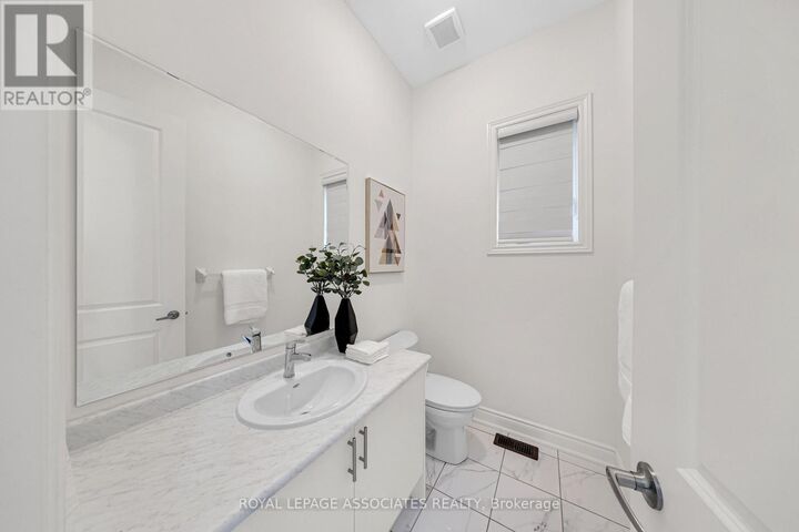 Property Photo:  2215 Beckman Crescent Upper  ON L1L 0W8 