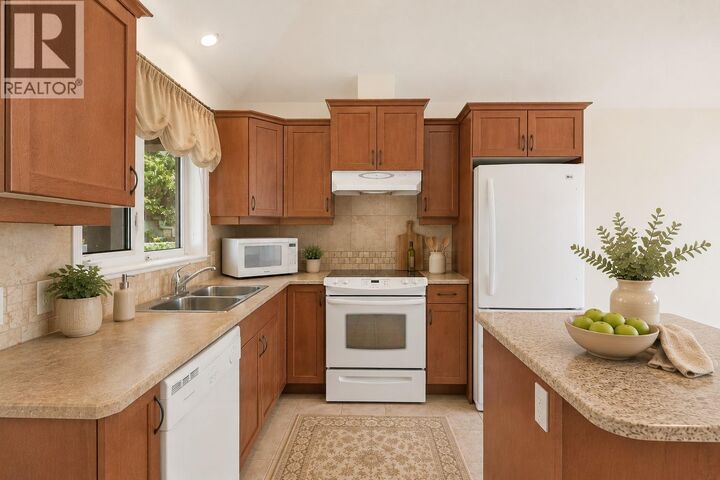 Property Photo: 4433 Gordon Drive 212 BC V1W 1S9
