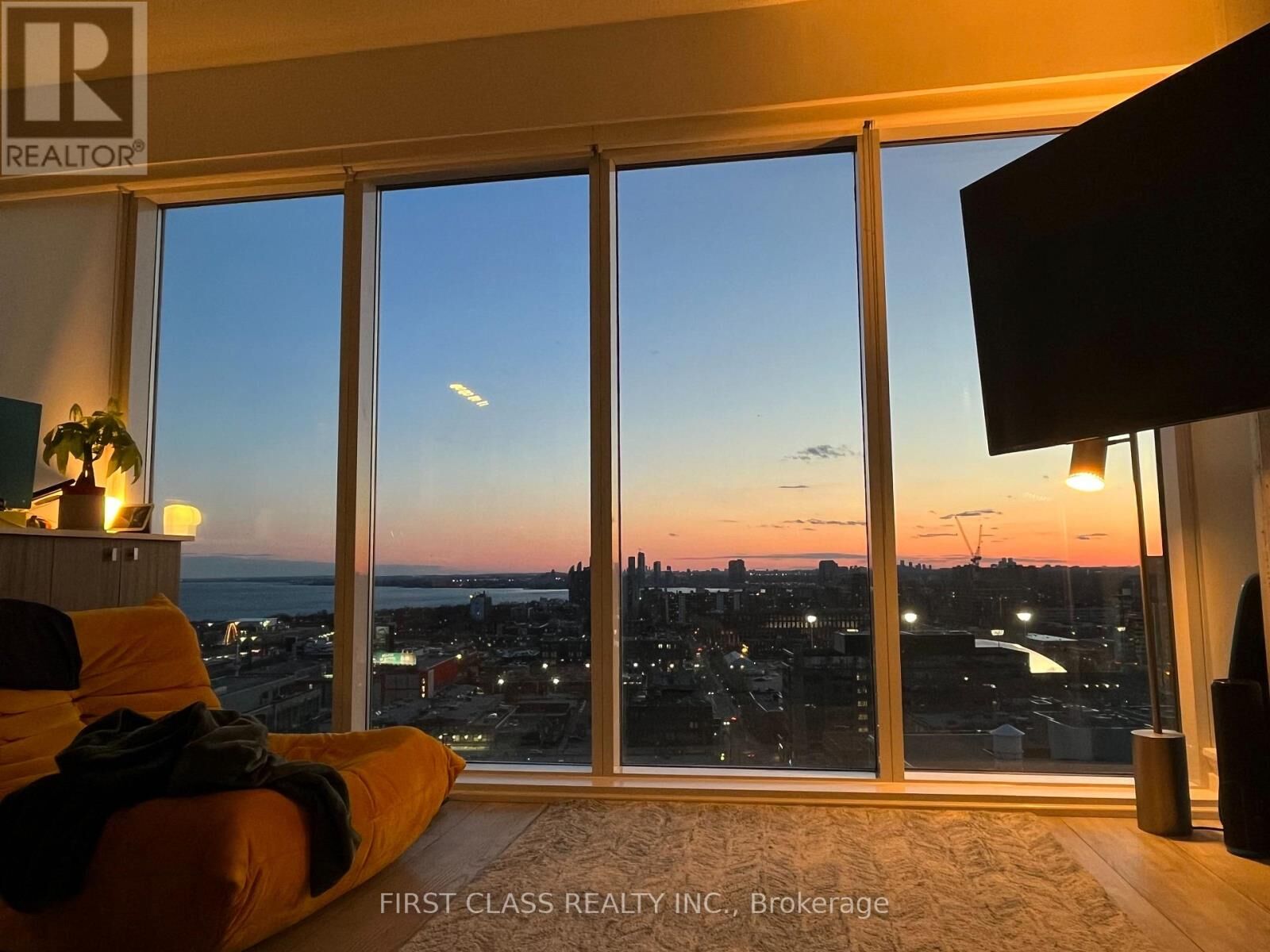 Property Photo:  150 East Liberty Street 2111  ON M6K 3R5 