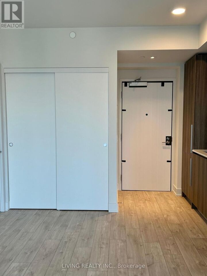 Property Photo:  8 Cumberland Street 3501  ON M4W 0B6 