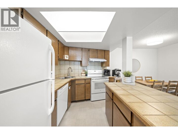 Property Photo: 11900 228 Street 42 BC V2X 6L9