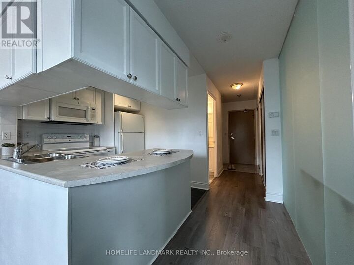 Property Photo: 909 Bay Street 1204 ON M5S 3G2