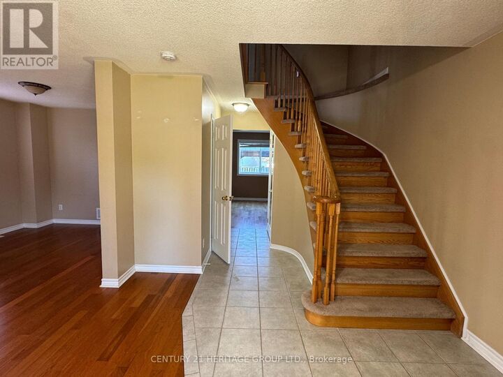 Property Photo: 82 Kenwell Crescent ON L4N 0Z6