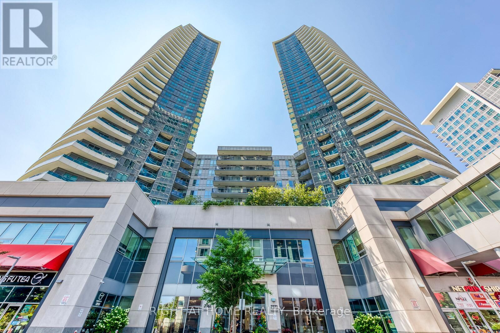 Property Photo:  7171 Yonge Street 2415  ON L3T 0C5 