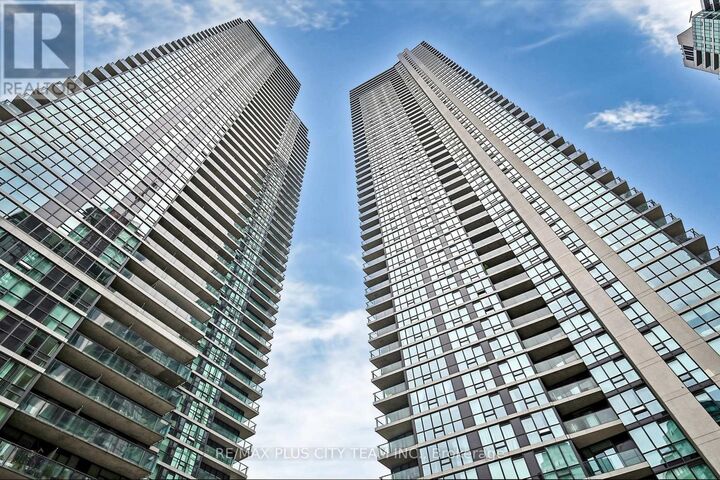 Property Photo:  18 Harbour Street 1206  ON M5J 2Z6 