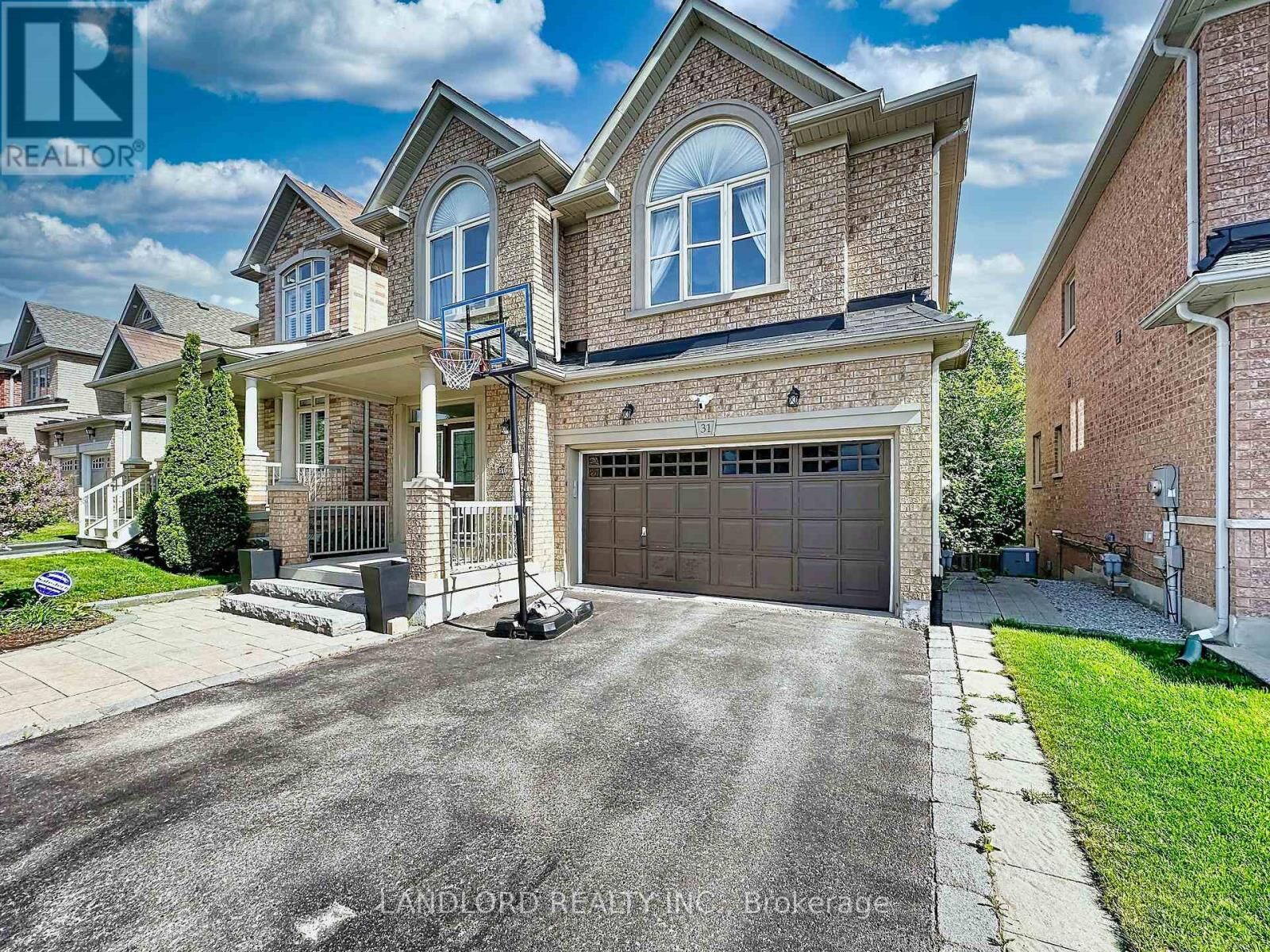 Property Photo: 31 Ida Jane Grove ON L4A 0S3
