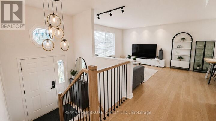 Property Photo:  58 Selkirk Street  ON K8H 1P4 